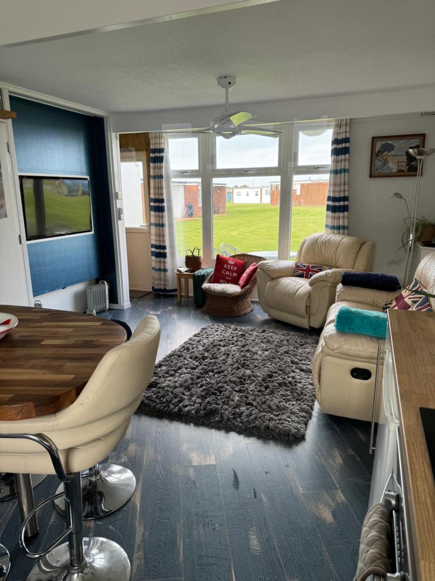 Cosy Beach Chalet Scratby Bagian luar foto